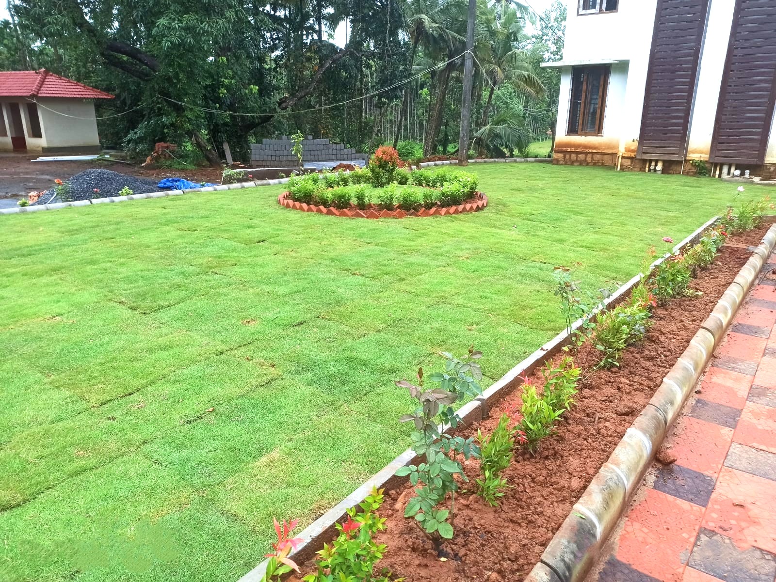 Garden & Walking Area